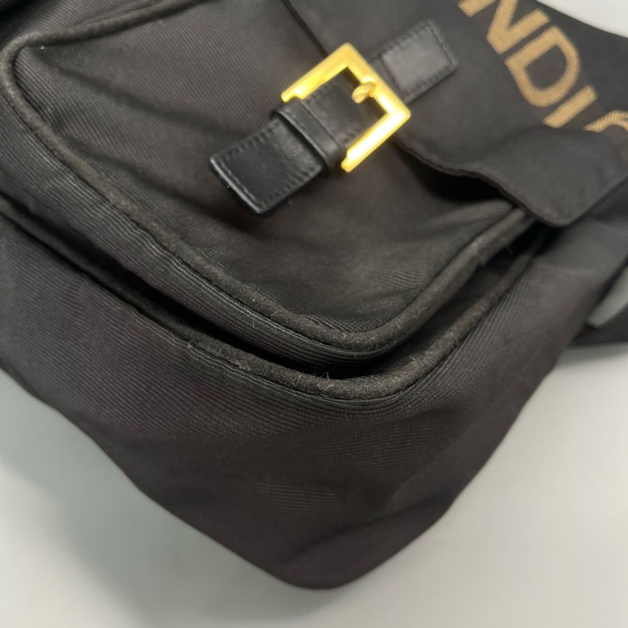 Fendi郵差包-4
