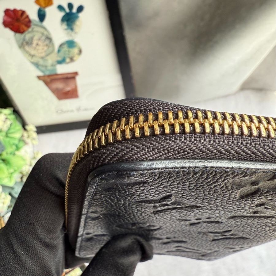 Louis Vuitton Secrete Compact 牛皮壓紋ㄇ形拉鏈中夾(黑色)-15