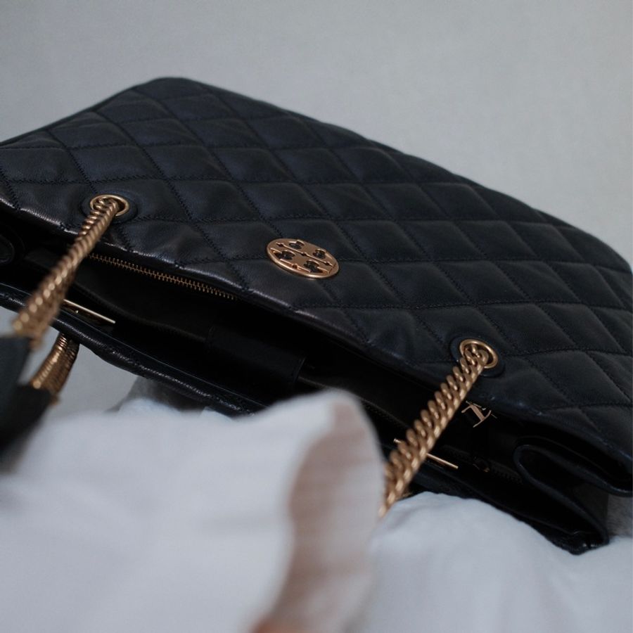 Toru Burch willa matte tote 黑金托特包-1