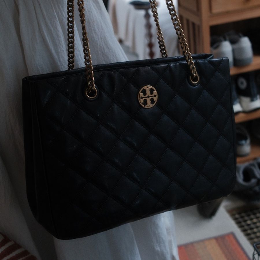 Toru Burch willa matte tote 黑金托特包-2