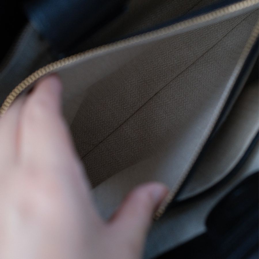 Toru Burch willa matte tote 黑金托特包-13