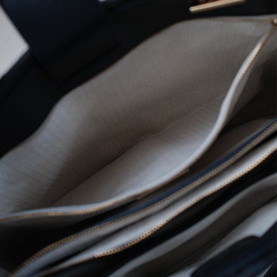 Toru Burch willa matte tote 黑金托特包-14