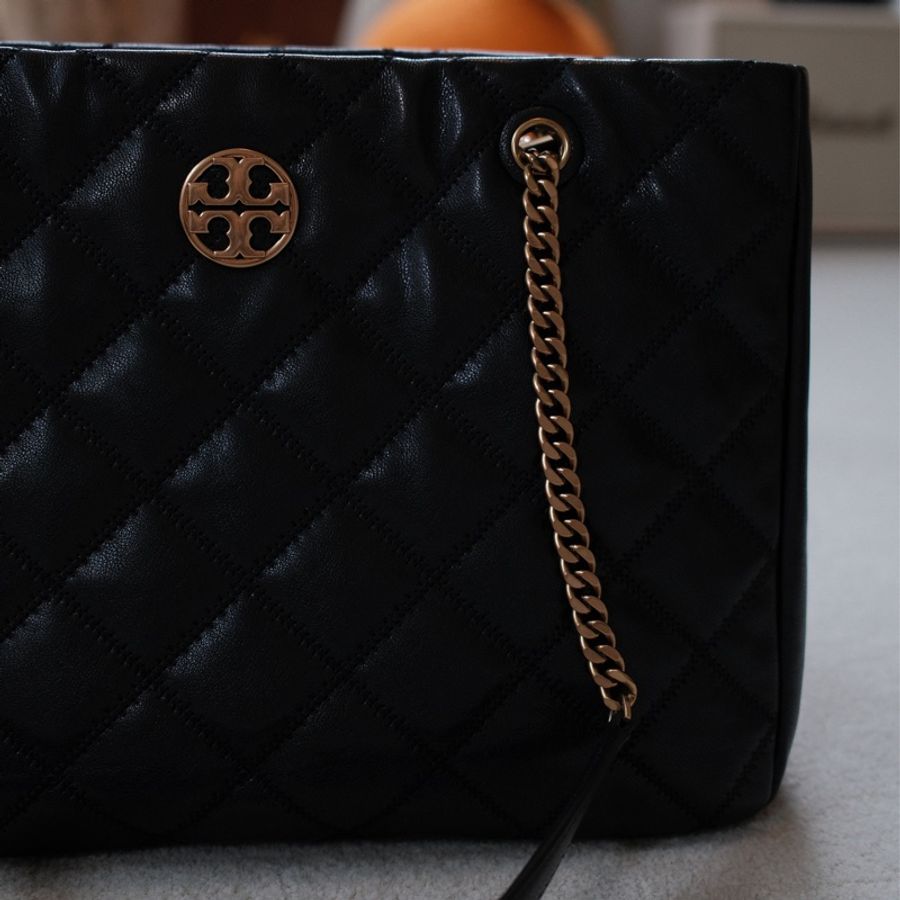 Toru Burch willa matte tote 黑金托特包-16