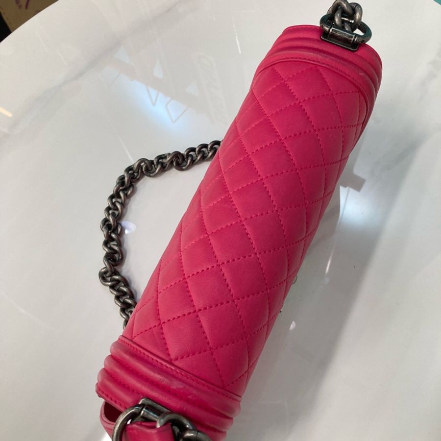 香奈兒超吸睛桃紅色經典boy手袋-39