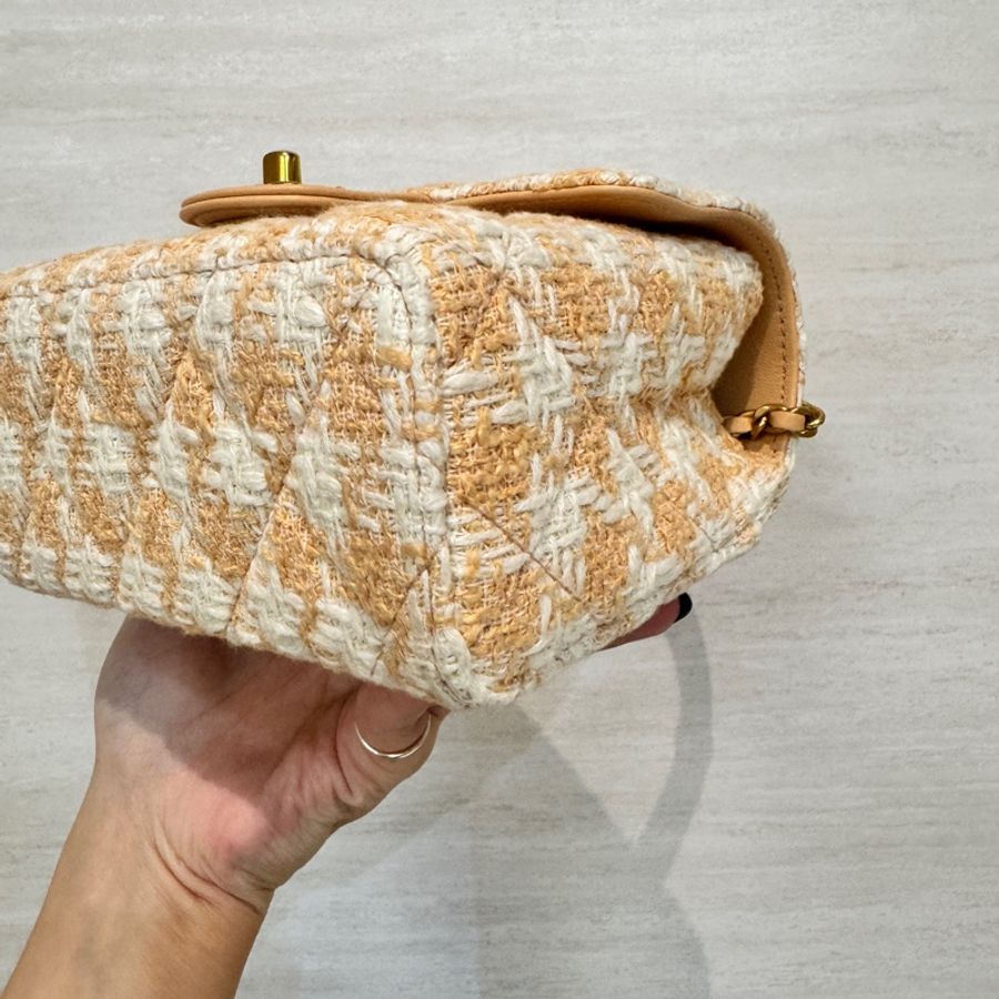 Chanel 橘白毛呢霧金釦迷你手提斜背包 AS4035 近全新-3