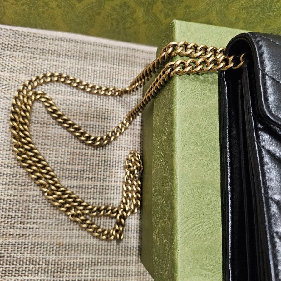 GUCCI 金扣Marmont 肩背包(經典黑)-16