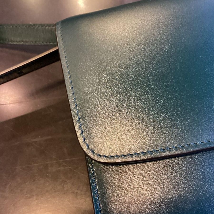 #CELINE Classic Box 金釦牛皮側背包 亞馬遜綠 / 小方包 / 優雅品味 / 傳奇之作-6