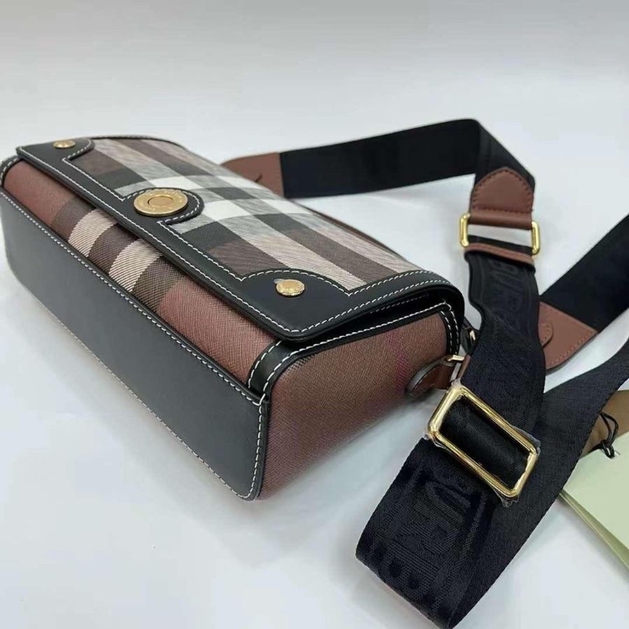 Burberry 法棍包-1