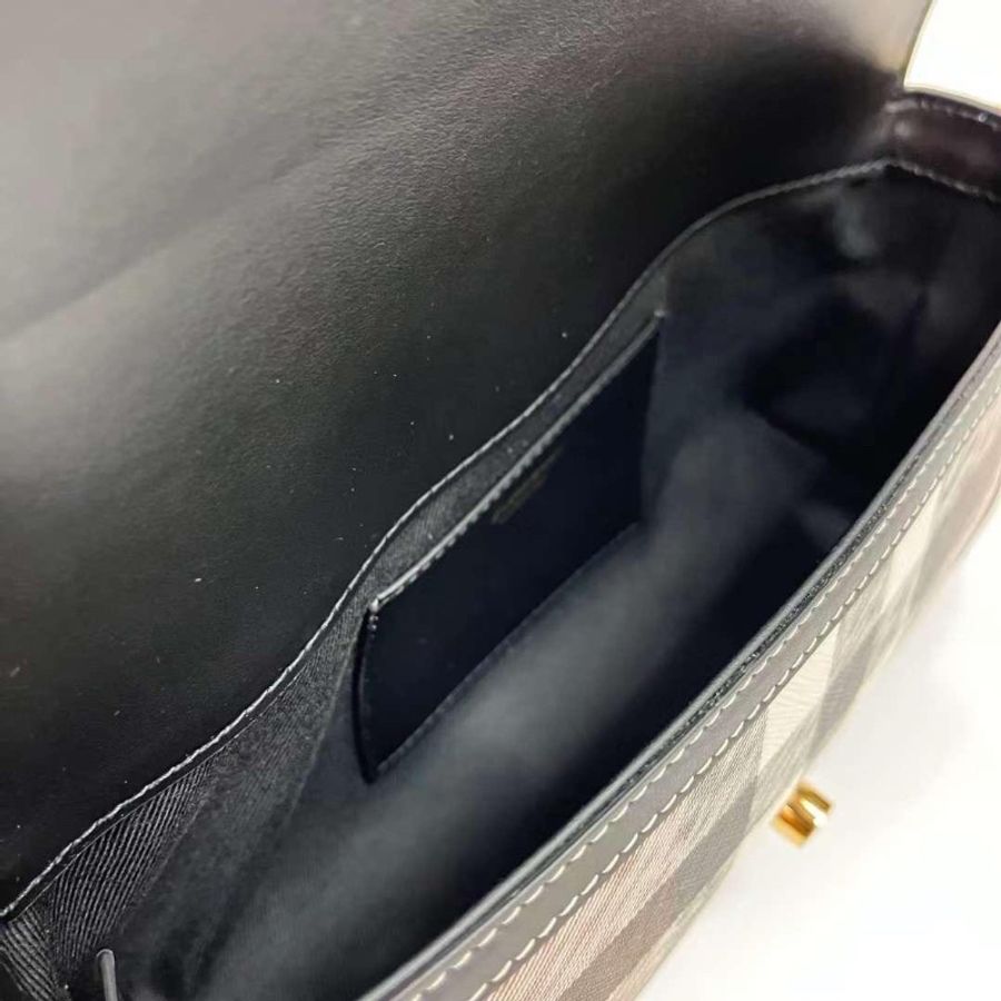 Burberry 法棍包-4