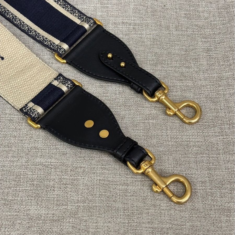 DIOR 30 Montaigne斜背包-17