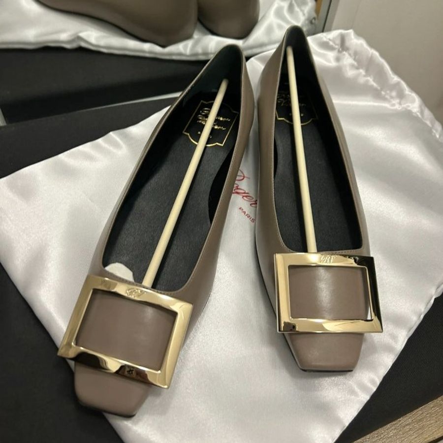 🎁母親節特價🎁Roger Vivier Trompette 金屬搭釦漆皮芭蕾平底鞋 大象灰 EU 35/36/36.5/39(購買請訊息告知需要尺寸)-3
