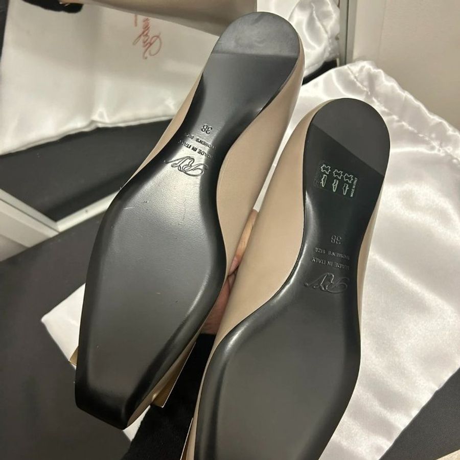 🎁母親節特價🎁Roger Vivier Trompette 金屬搭釦漆皮芭蕾平底鞋 大象灰 EU 35/36/36.5/39(購買請訊息告知需要尺寸)-4