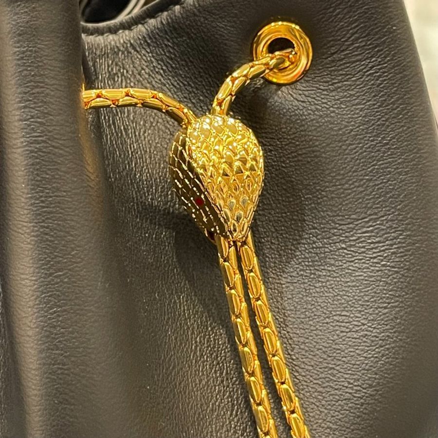 BVLGARI Serpenti Forever小牛皮水桶包/黑-3