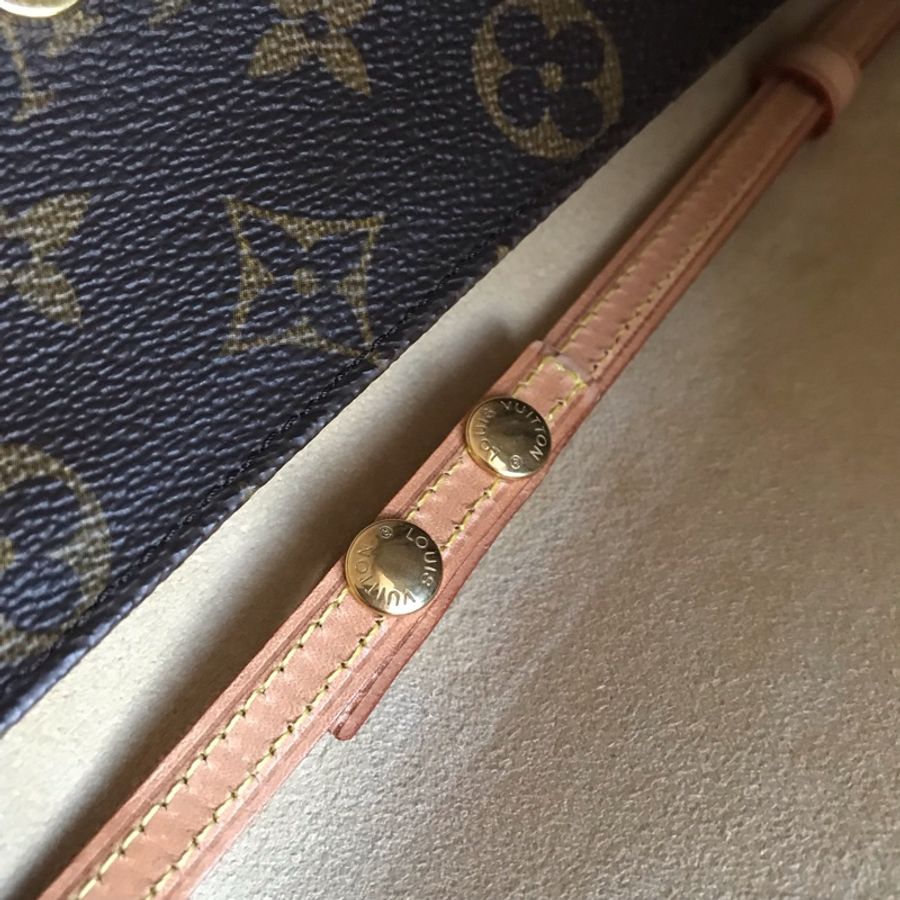 Louis Vuitton WOC 斜背小包-手機皮夾可放🌠極新/有盒/有塵袋 🌠 💢LV爆款 美品💢LV老花字紋🌠翻蓋包/信封包/櫃姐腰包/胸口包/腋下包/斜背/側背/手拿宴會包/ 手提🌠正品🌠經典-26