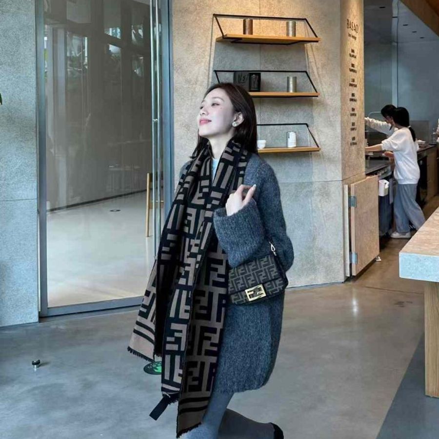 Fendi 羊毛圍巾 全新-1
