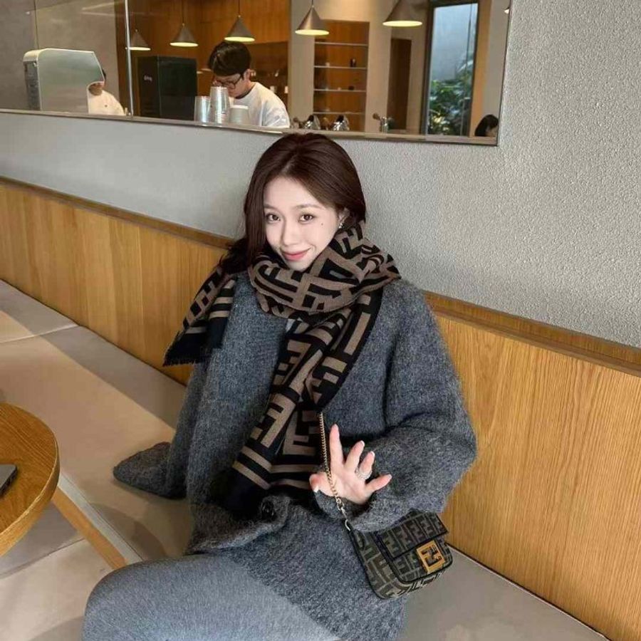 Fendi 羊毛圍巾 全新-2