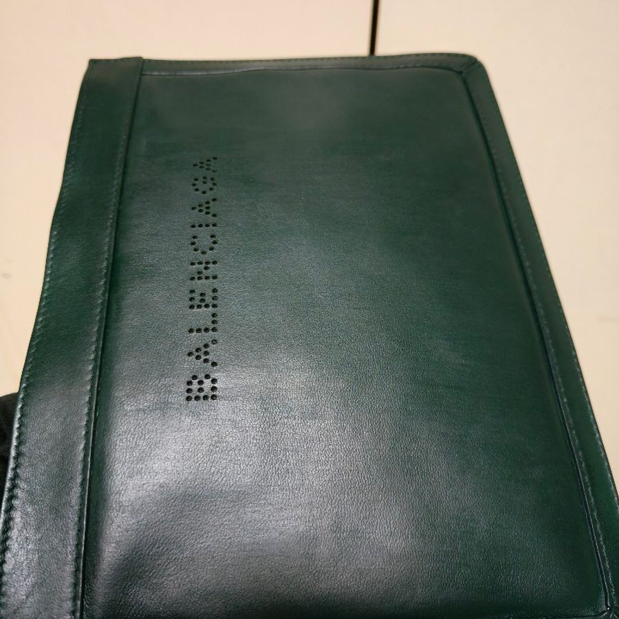 ‼️老娘最大🫅‼️通通降價再送好禮至5/11🎁㊣✨BALENCIAGA✨巴黎世家 綠色 羊皮 雷射 刻字 方包 相機包 斜背包 肩背包/二手包/二手精品/保證正品🌳二手樹屋🌳-14