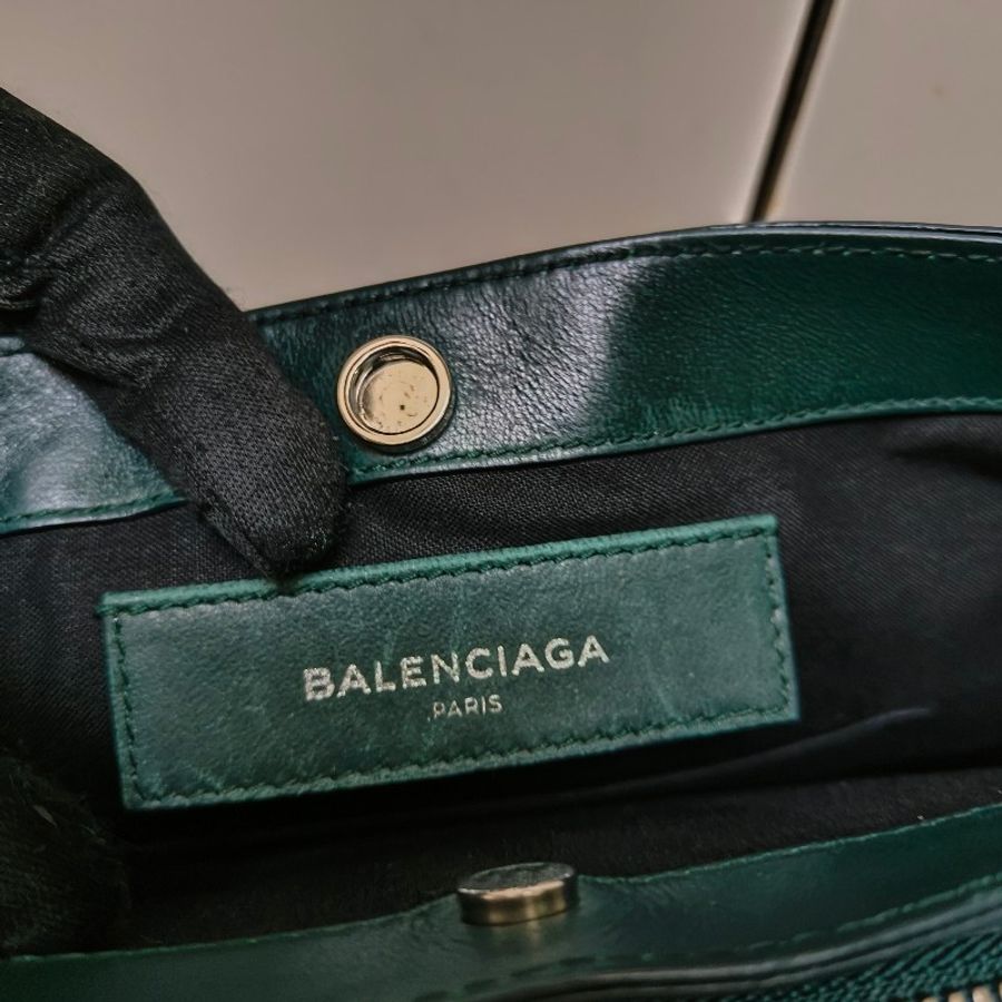 ‼️老娘最大🫅‼️通通降價再送好禮至5/11🎁㊣✨BALENCIAGA✨巴黎世家 綠色 羊皮 雷射 刻字 方包 相機包 斜背包 肩背包/二手包/二手精品/保證正品🌳二手樹屋🌳-31