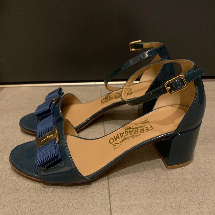 Ferragamo漆皮矮跟瑪麗珍款涼鞋5 1/2號-1