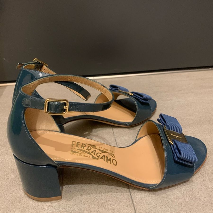 Ferragamo漆皮矮跟瑪麗珍款涼鞋5 1/2號-3