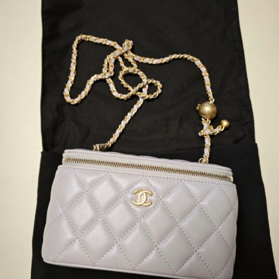 CHANEL VANITY CASE GREY-0