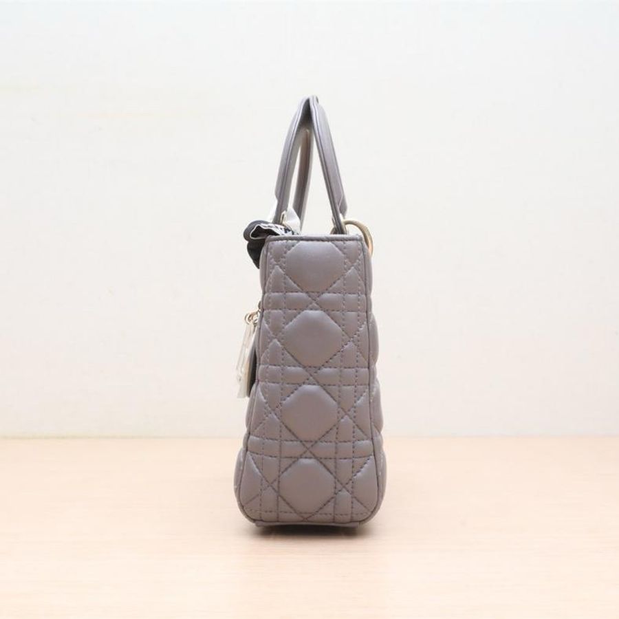 DIOR(迪奧) Lady Dior 戴妃包 四格 徽章肩帶 灰色  金扣-1