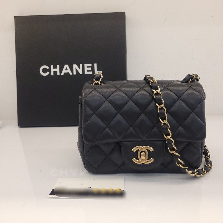CHANEL 香奈兒 菱格紋小羊皮迷你口蓋包/方胖子(黑金)-0