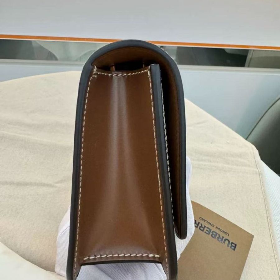 Burberry 全新金標單肩包-2