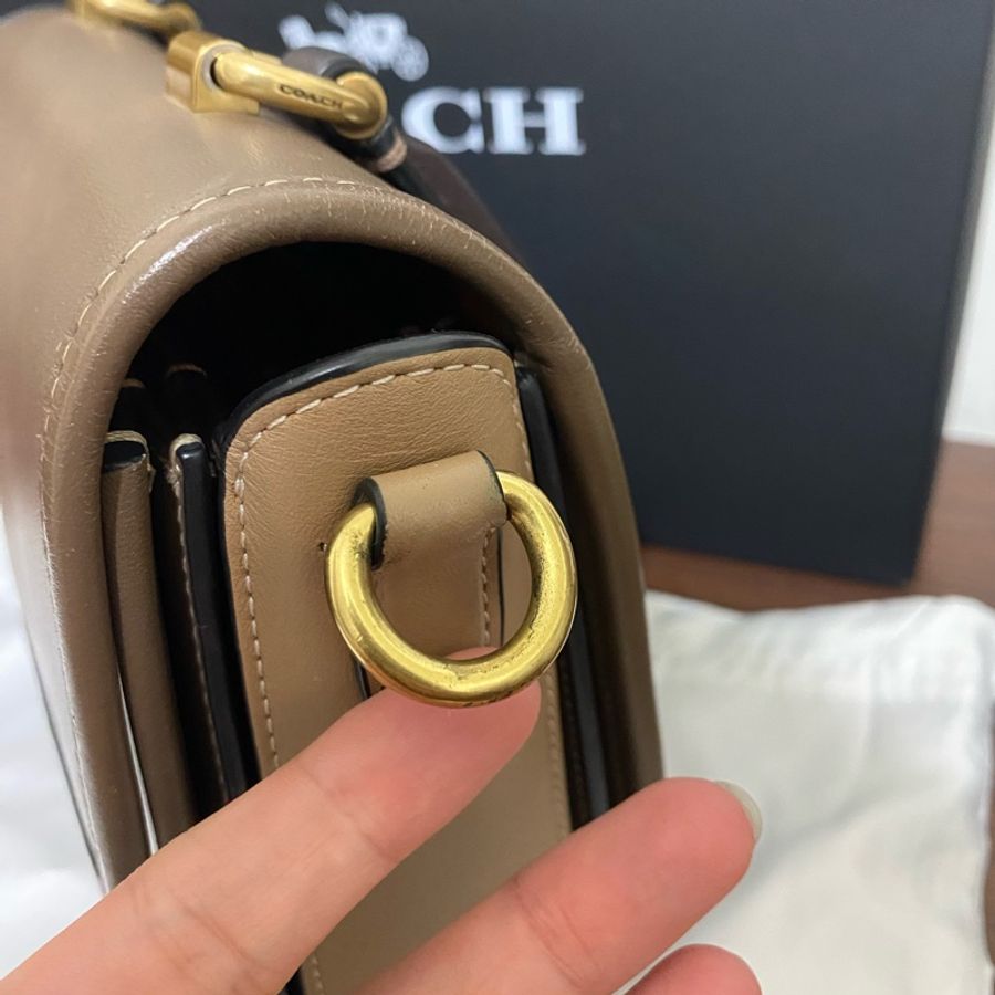 Coach ROGUE 頂部提把撞色手袋-10