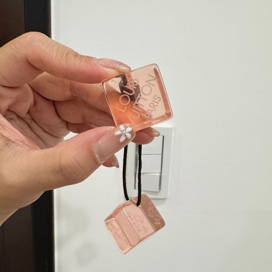 Louis Vuitton LV 絕版Cube 壓克力 髮圈 髮飾-1