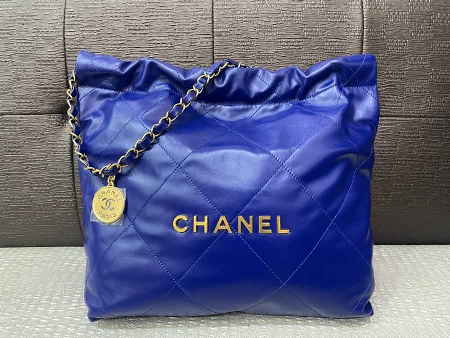 Chanel 閃電藍牛皮霧金釦小號22包-0