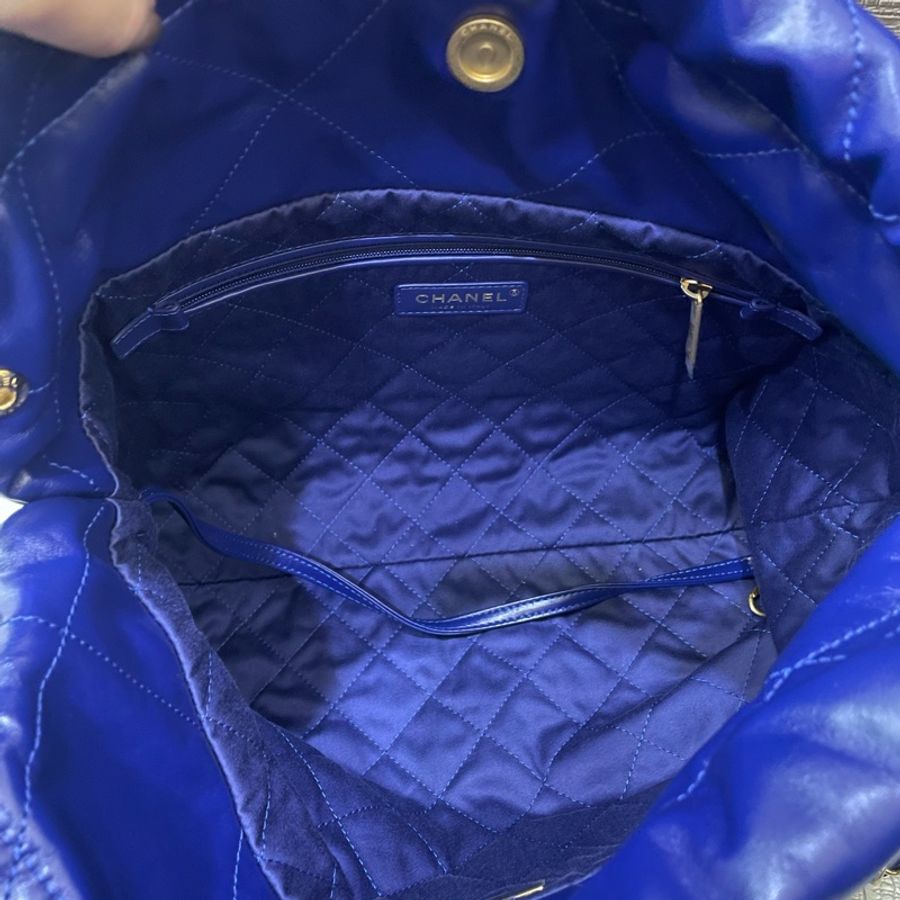 Chanel 閃電藍牛皮霧金釦小號22包-7