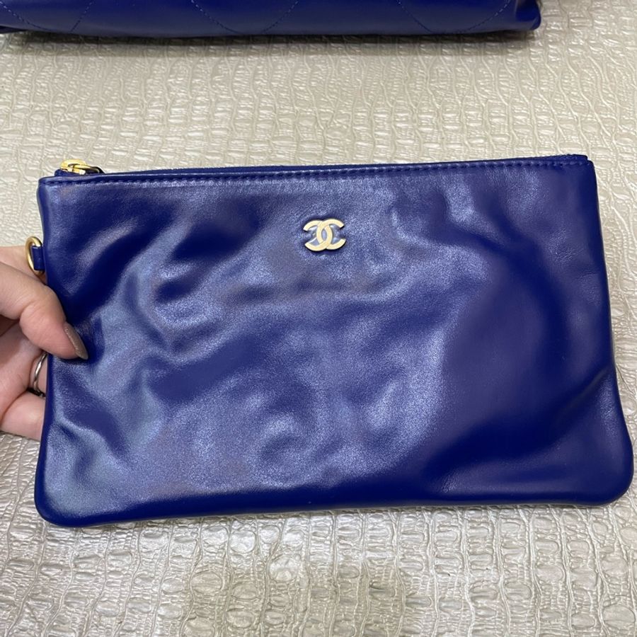 Chanel 閃電藍牛皮霧金釦小號22包-8
