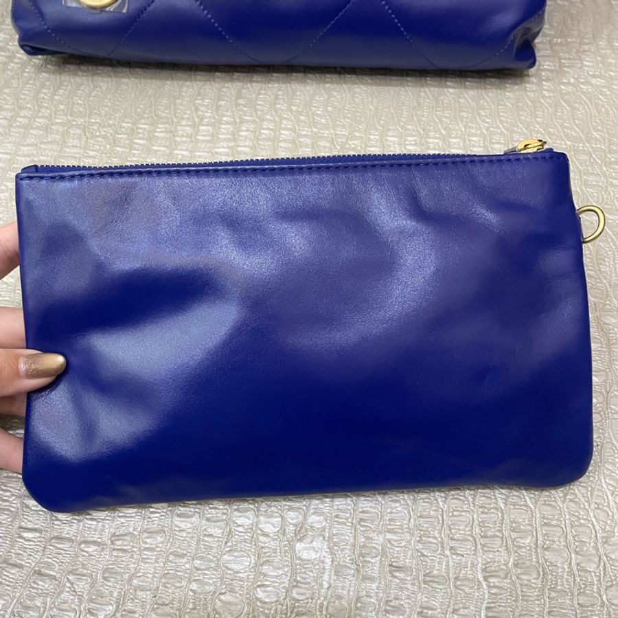 Chanel 閃電藍牛皮霧金釦小號22包-9