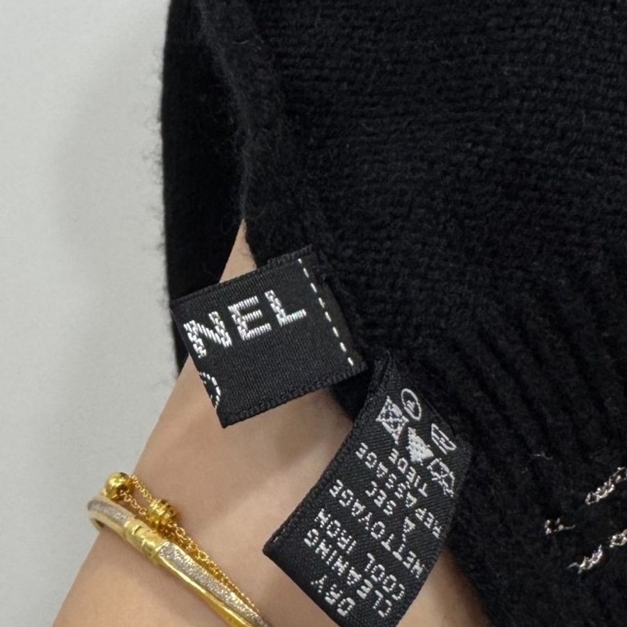 CHANEL 香奈兒雙c吊飾 銀釦 黑色羊毛 圍巾-12