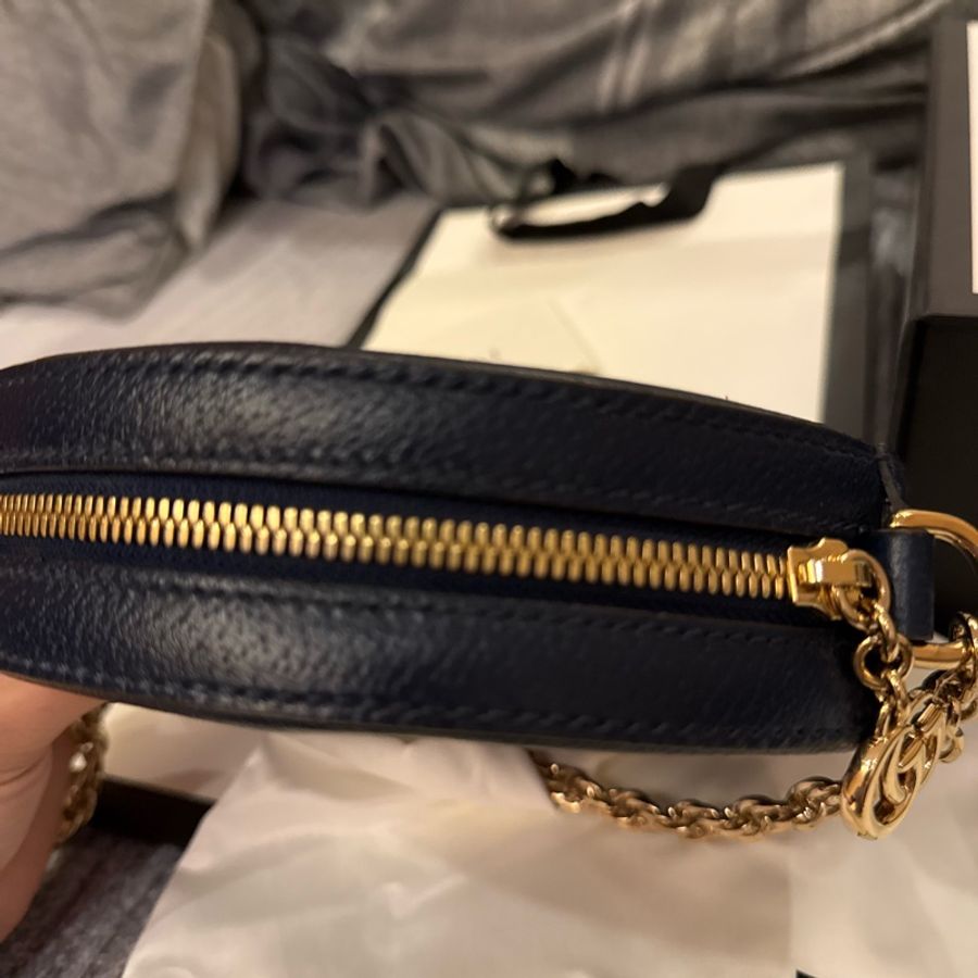 gucci 可議價深藍色圓餅包-5