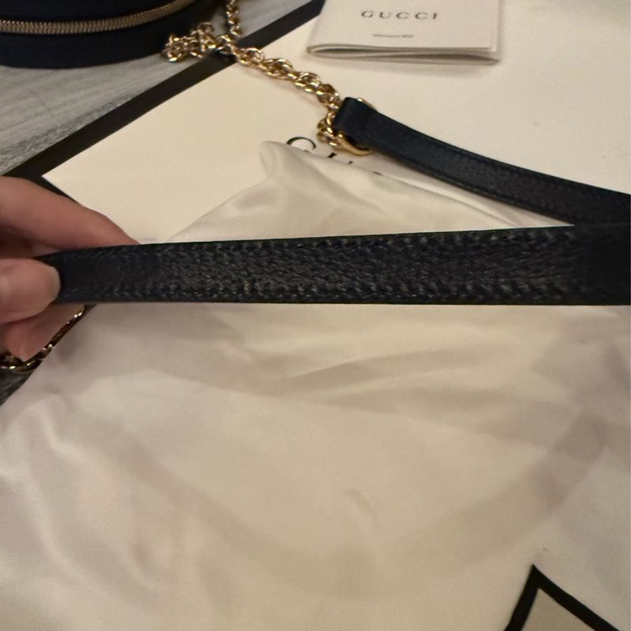 gucci 可議價深藍色圓餅包-11