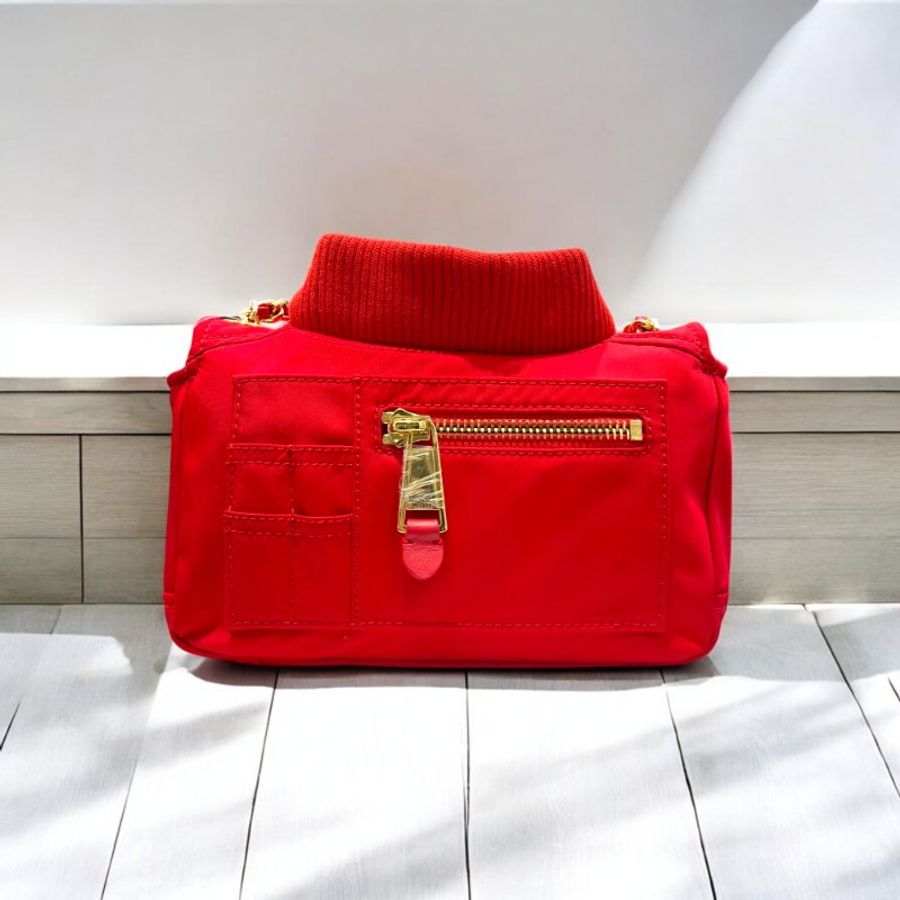 MOSCHINO 皮衣造型尼龍皮穿鍊袋包/紅-1
