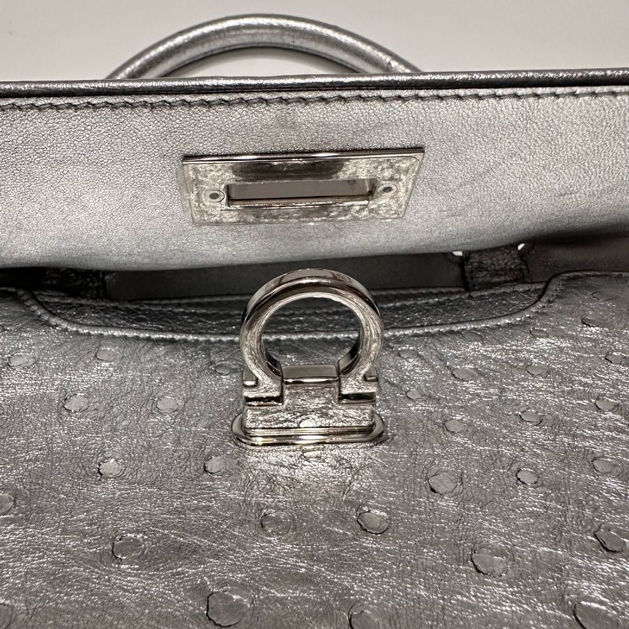 Salvatore Ferragamo Trifolio 鴕鳥皮手提/肩背包（亮銀）-23