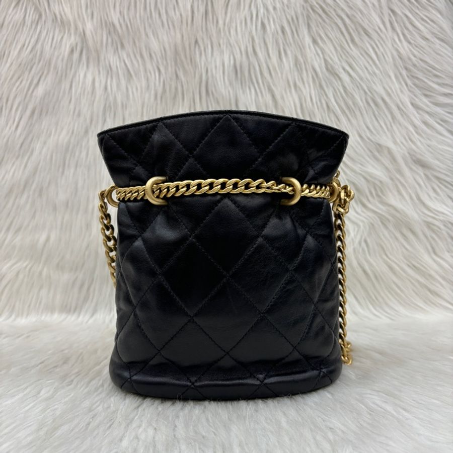Chanel AS3116 黑羊皮黑金琺瑯釦束口水桶包 斜背包 手提包-2