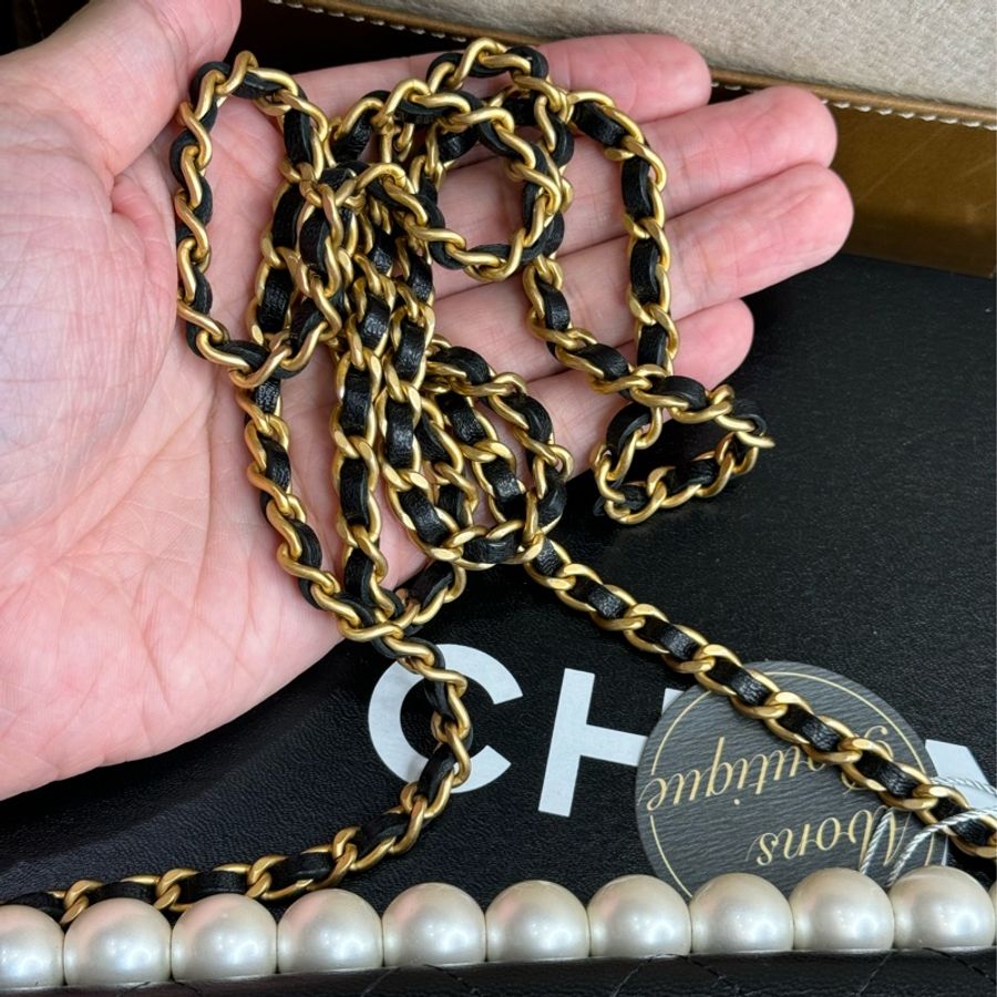CHANEL 黑小牛皮珍珠仿古金WOC/ Wallet Pochette長夾鏈包❤️🔥質感好物-13