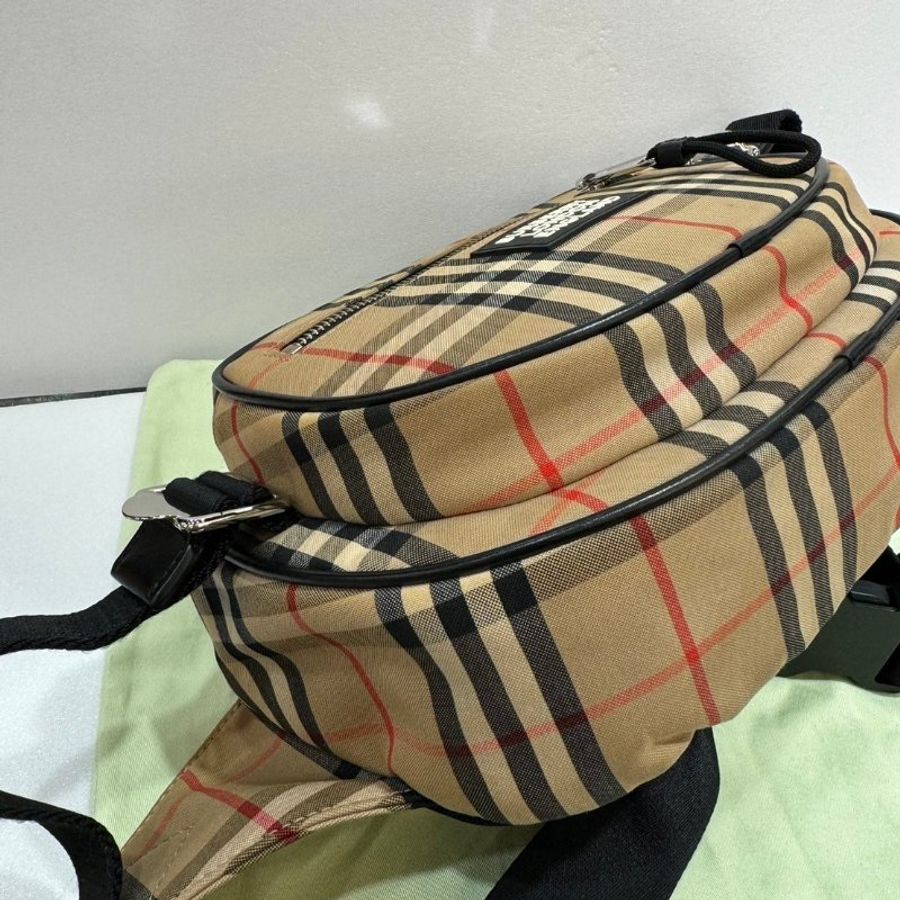 BURBERRY 胸口包/腰包 85成新-3