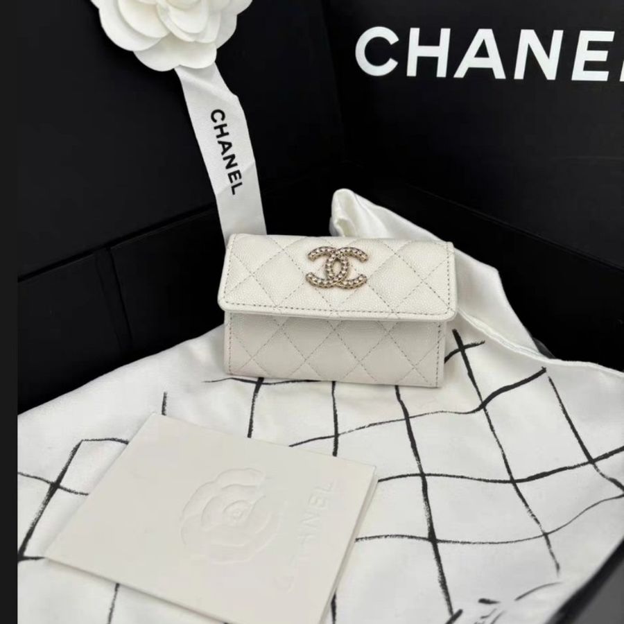 Chanel 香奈兒 菱格紋白色小羊皮卡包 水鑽金扣-0