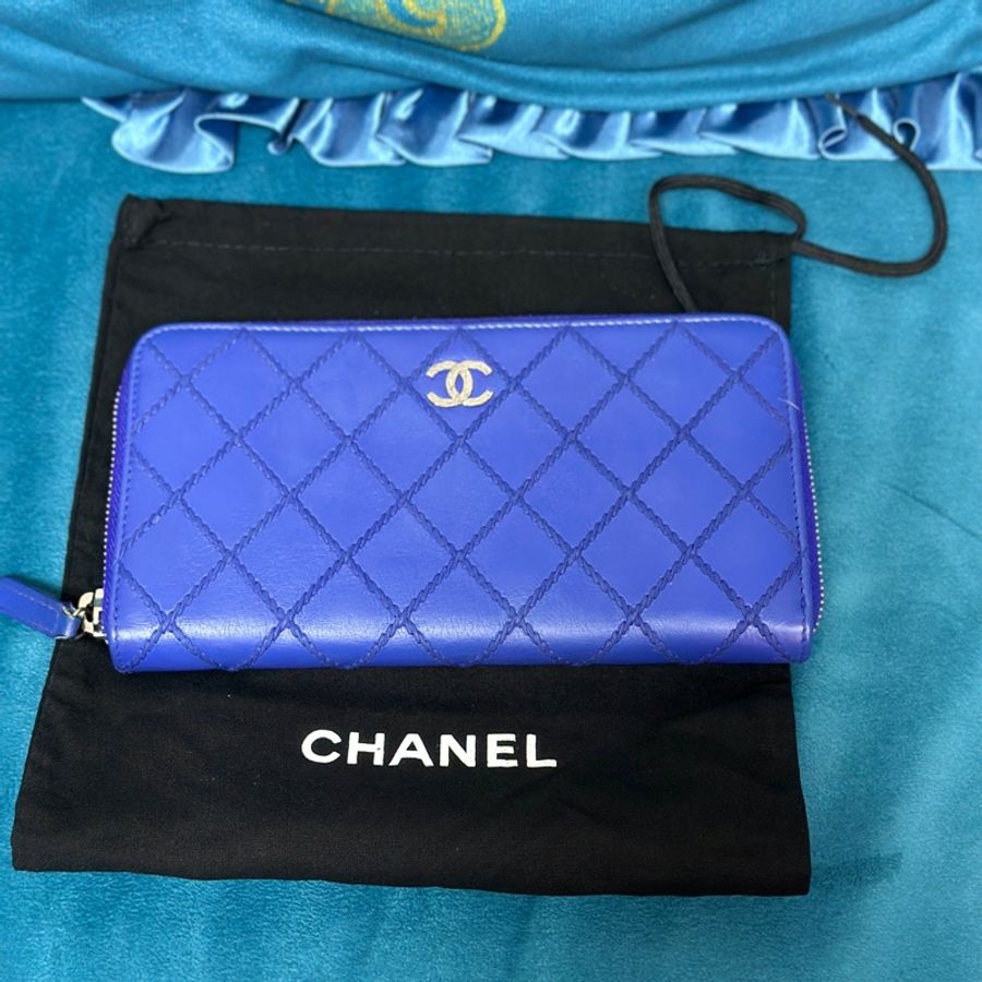 CHANEL 藍紫色牛皮粗縫線菱格紋拉鍊長夾-1