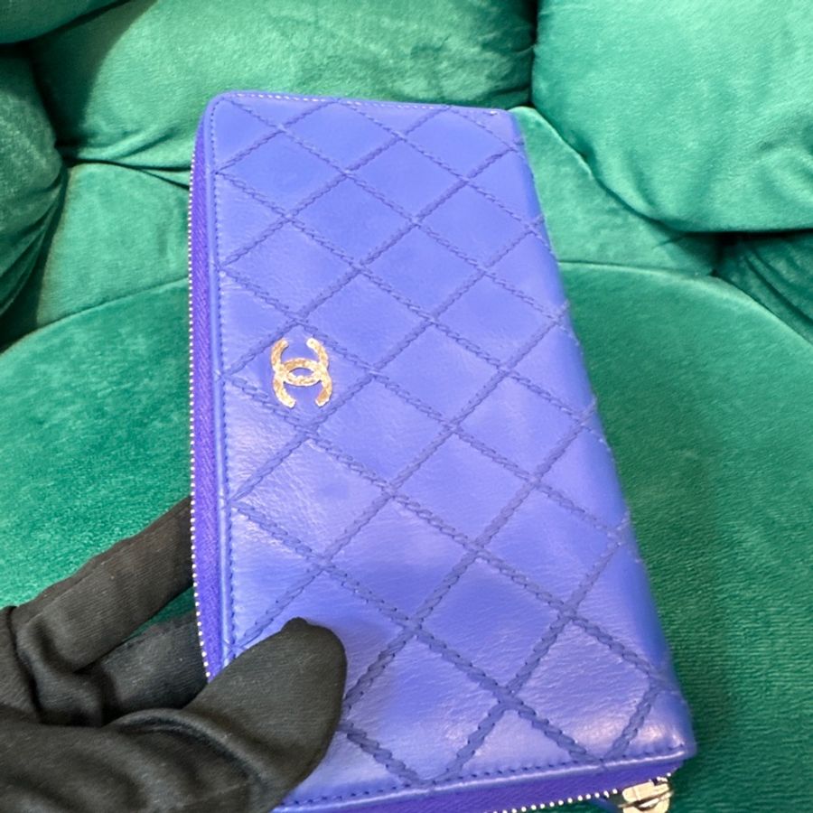 CHANEL 藍紫色牛皮粗縫線菱格紋拉鍊長夾-5