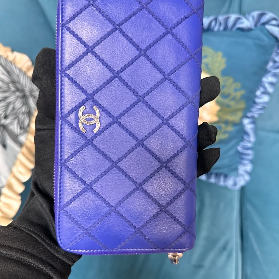 CHANEL 藍紫色牛皮粗縫線菱格紋拉鍊長夾-6