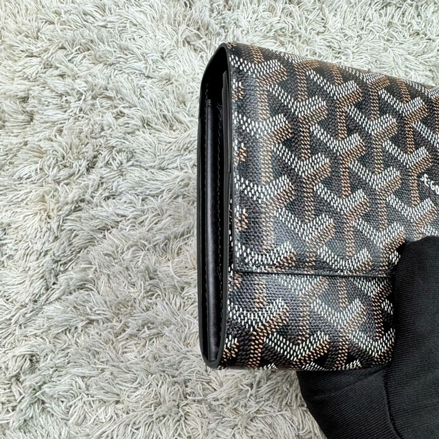 戈雅 Goyard Varenne 經典LOGO防水帆布翻蓋信封包 WOC 斜背包(黑棕)-10
