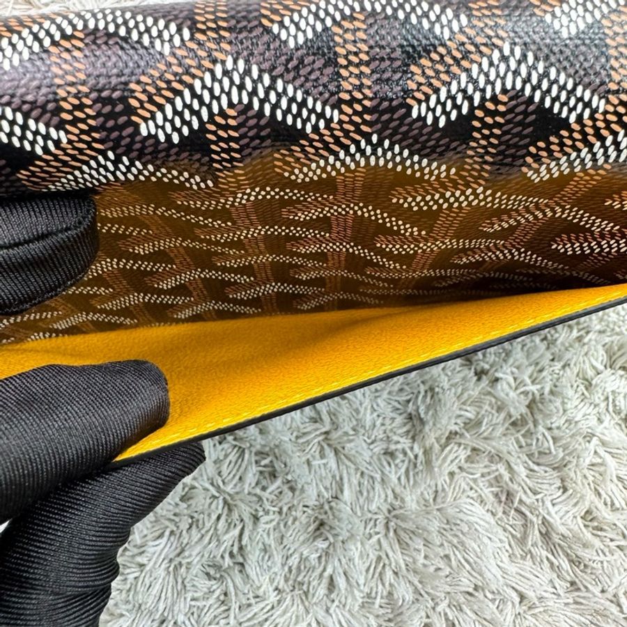 戈雅 Goyard Varenne 經典LOGO防水帆布翻蓋信封包 WOC 斜背包(黑棕)-21