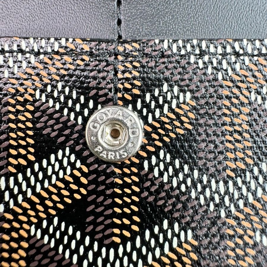 戈雅 Goyard Varenne 經典LOGO防水帆布翻蓋信封包 WOC 斜背包(黑棕)-26