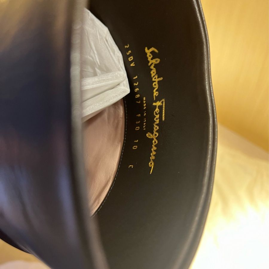 【新春鞋類第二件半價】全新Salvatore Ferragamo 黑色馬靴-10